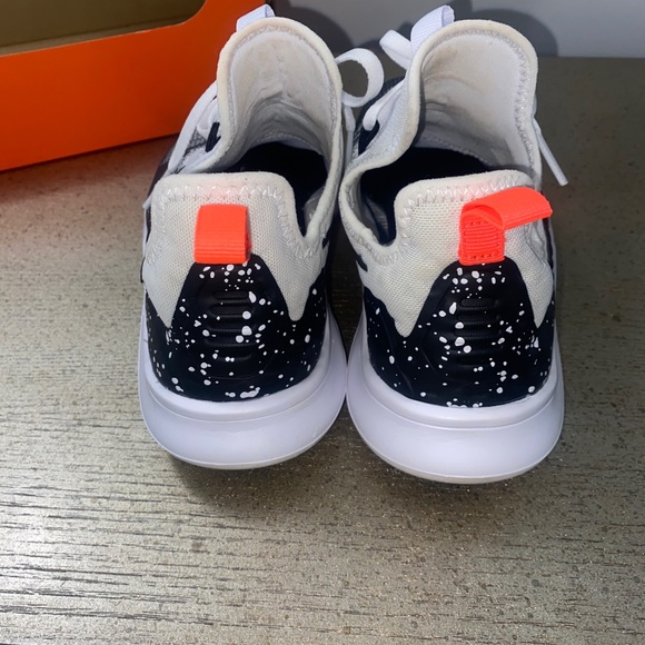 Women’s Nike free run sneakers size 6 - Picture 5 of 8